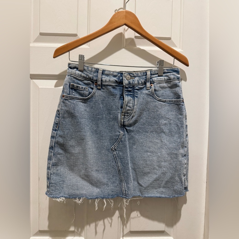 OLD NAVY Women’s High Rise Denim Skirt Secret Slim Pockets Raw Hem Size 2